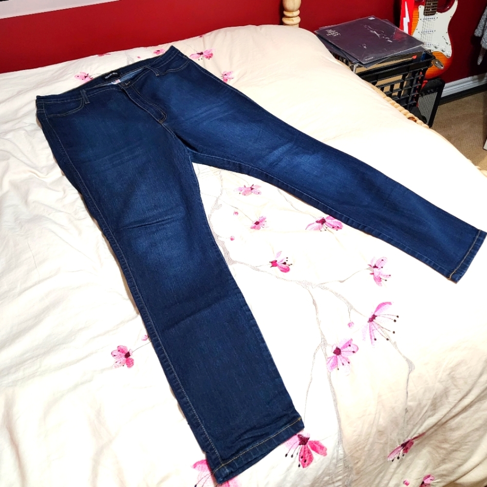 FASHION NOVA PLUS SIZE JEANS
